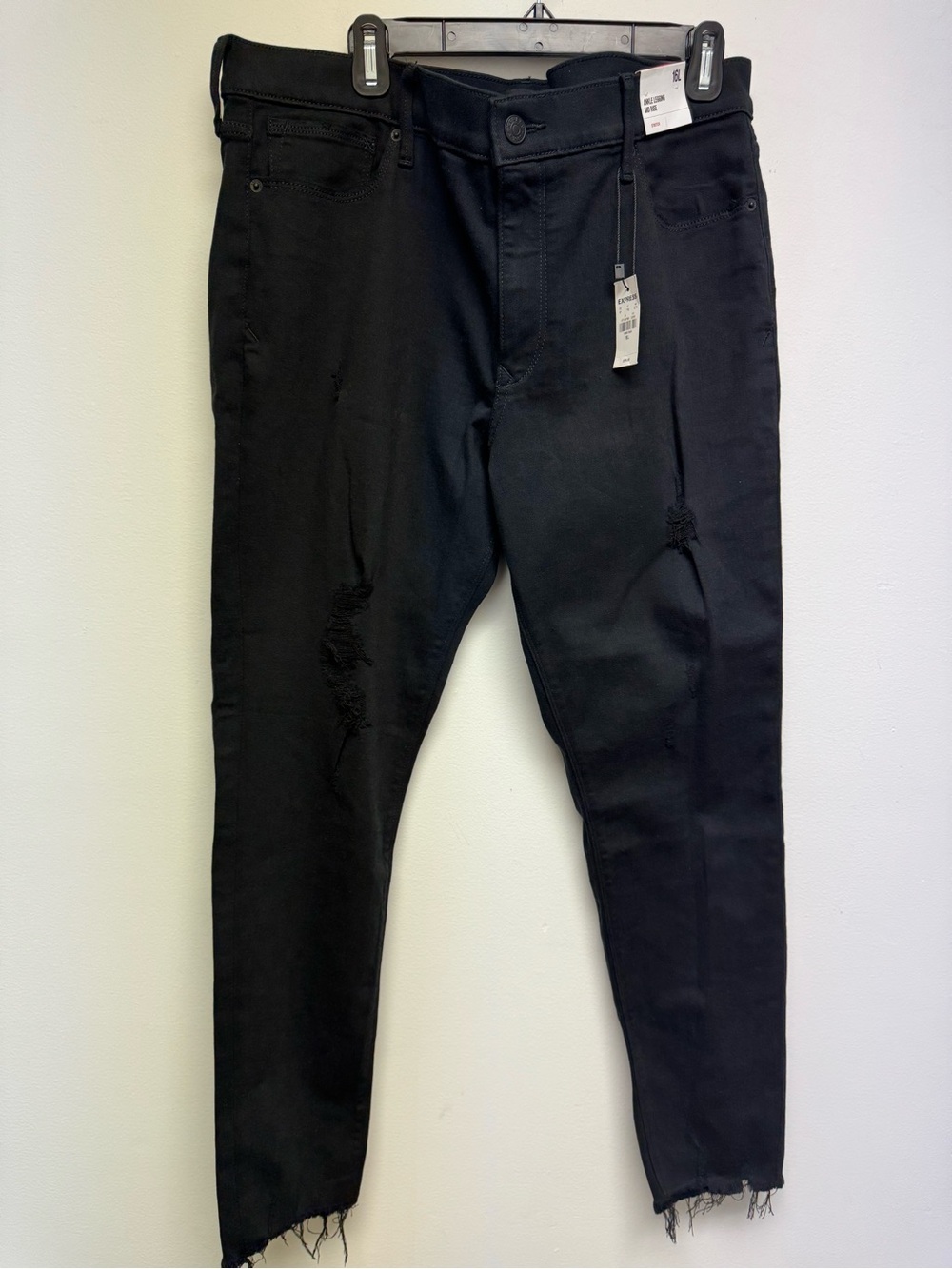 Express Black Skinny women stretch leggingsJeans with Distressed details 16L NWT